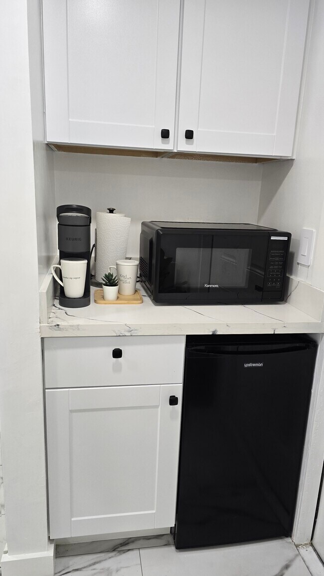 kitchenette w/mini fridge and microwave
