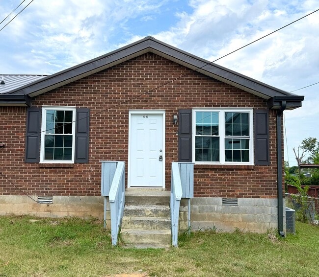 Building Photo - Renovated Madison Duplex!  Corner Lot! Nic... Rental