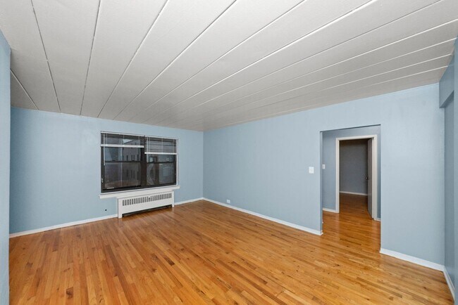 Photo - 1360 W Touhy Ave