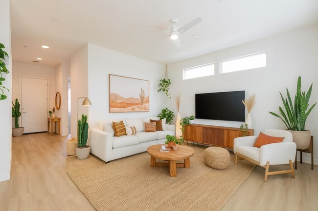 Building Photo - 6041 E Valley Way Unit 7