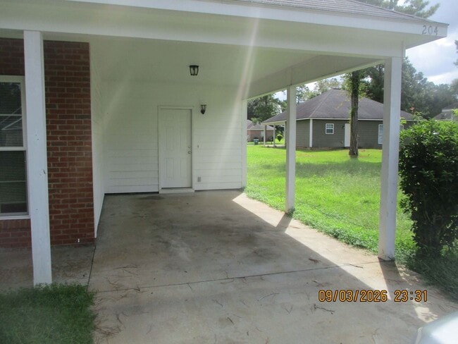 Photo - 204 Cloud Ln