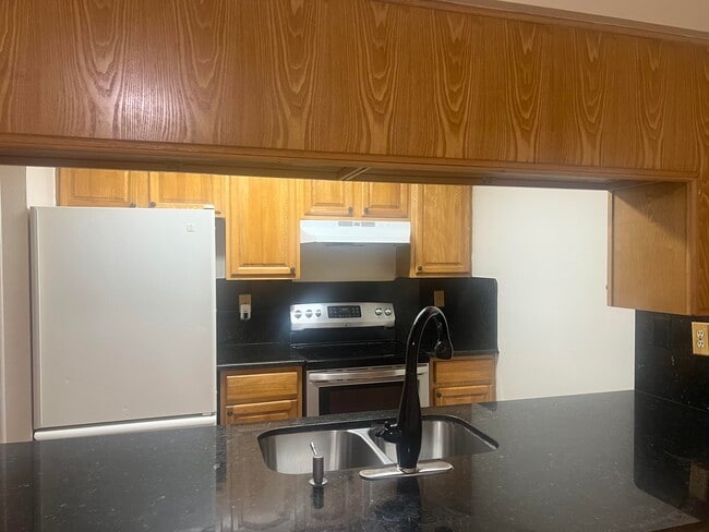 Photo - 2073 E Bond Dr