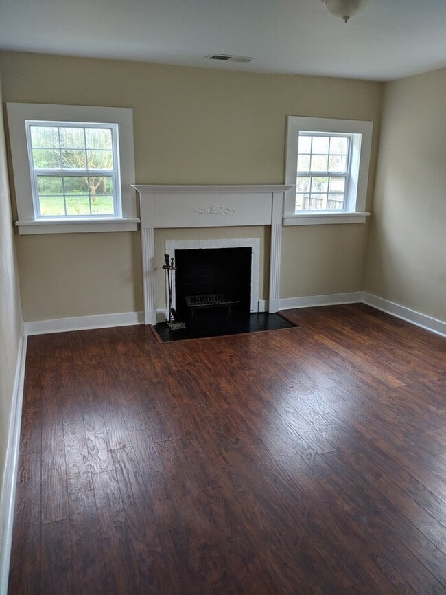Photo - 3 Bed, 1 Bath - East Nashville Gem, Walking Distance to The Pharmacy