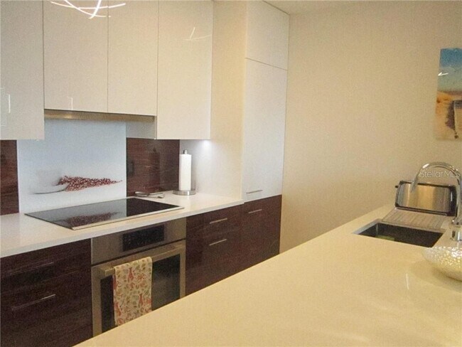 Photo - 750 N Tamiami Trail Unit 705