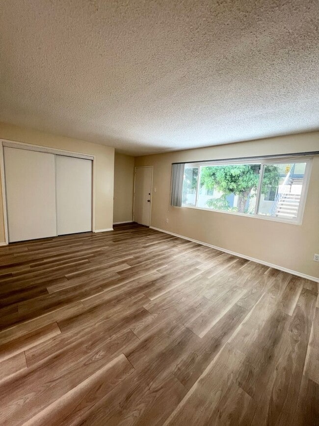 Photo - NARBONNE 2 (Miramar)