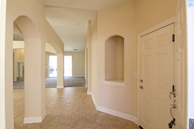 Photo - Spacious Home Near Mountain View School with a 3 Car Garage