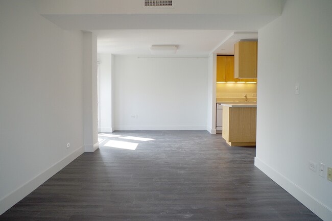 Photo - 1400 E. 57th Street