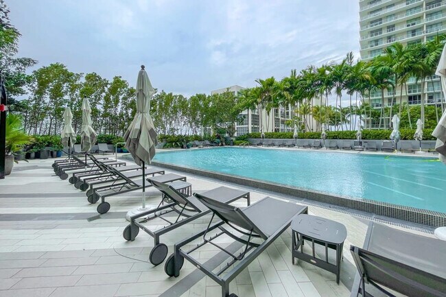 Photo - 121 NE 34th St Unidad FL15-ID1022484P