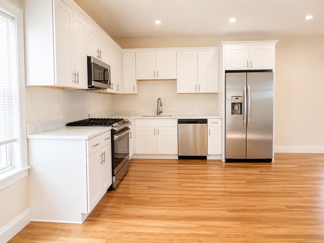 Building Photo - 14 Humboldt Pl Unit 1