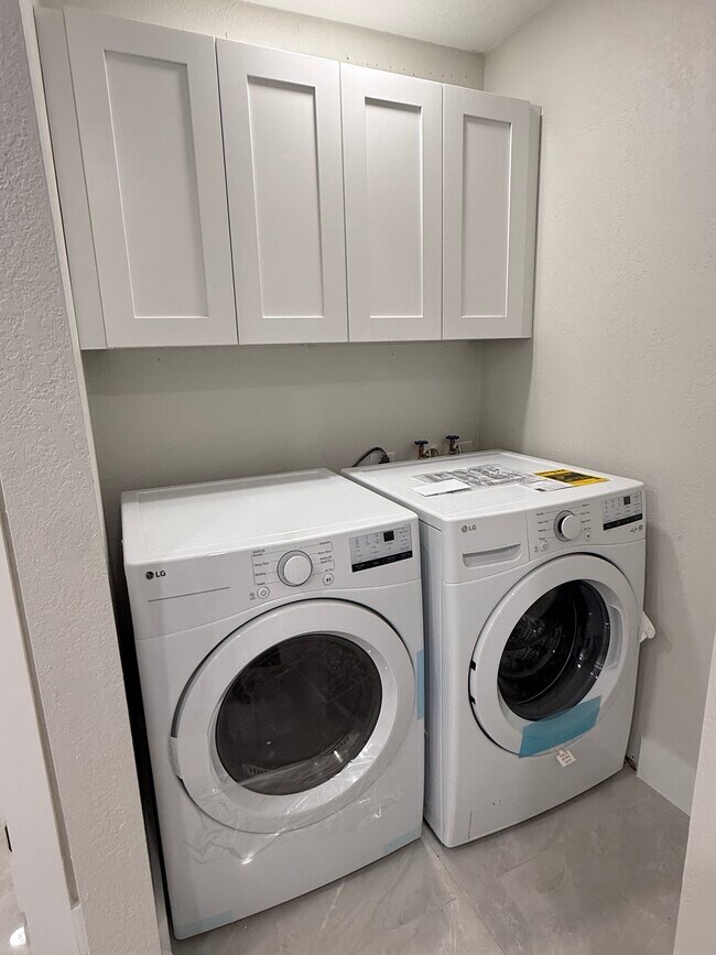 Photo - 15929 SW 141st Ter Apartamentos