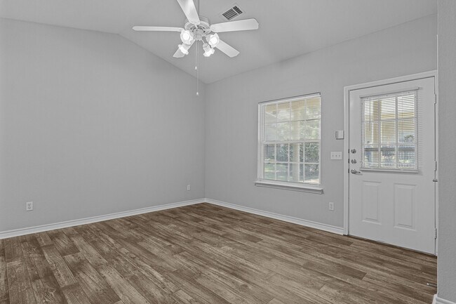 Photo - Creekside Village