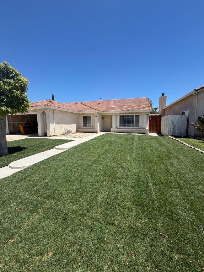 Building Photo - 3 bed/2 bath in Los Banos