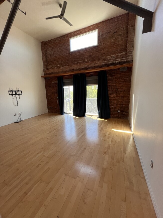 Photo - 1001 E 17th St