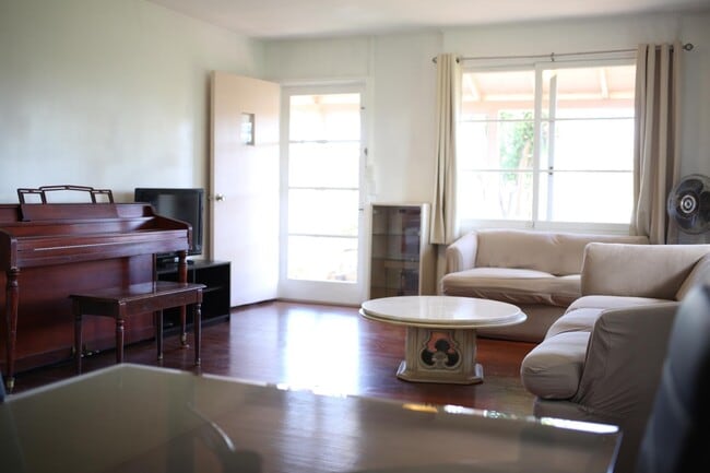 Photo - 320 Longley Pl