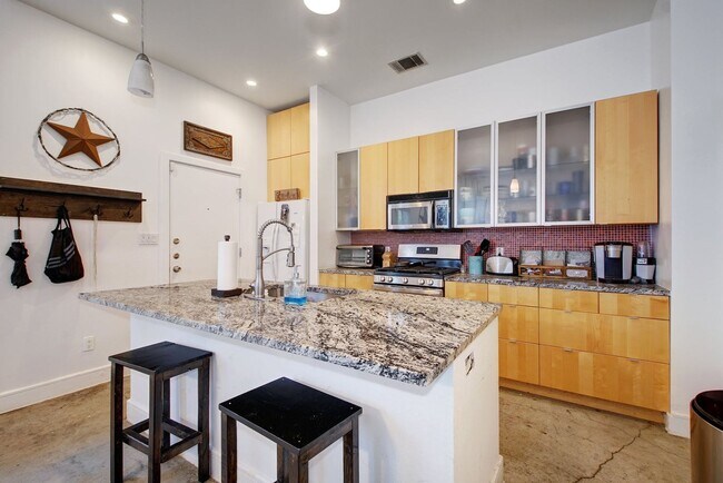 Photo - 616 W 35th St Unit A