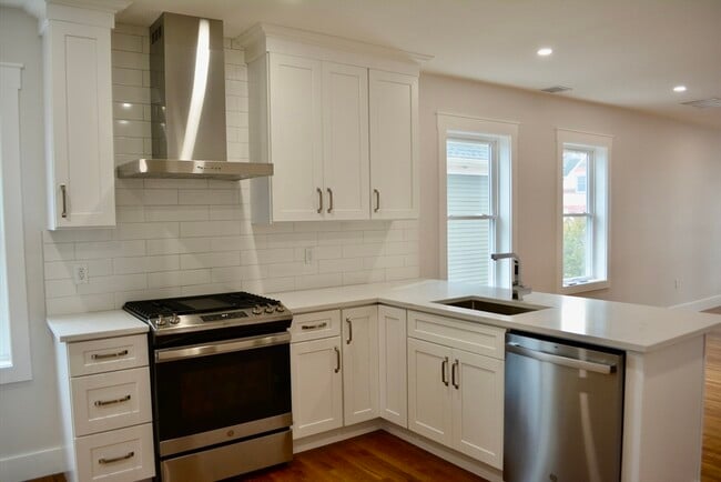 Photo - 10 Whitford St