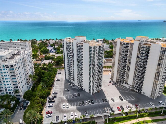 Building Photo - 2715 N Ocean Blvd Unit #2B Rental