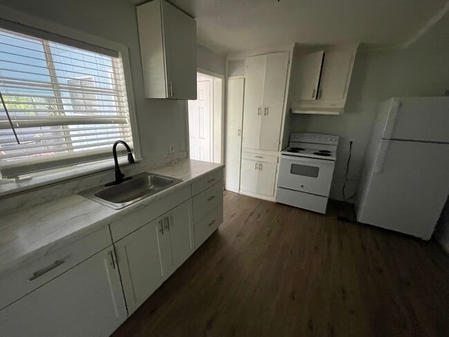 Photo - 1722 Dixie Dr