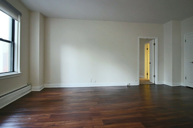 Photo - 210 E Chestnut St