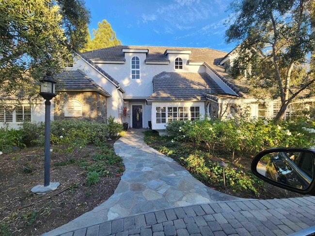 Building Photo - 1402 Via Mil Cumbres Rental