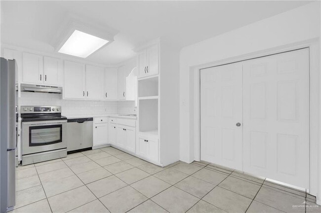 Photo - 23 E Helmer St