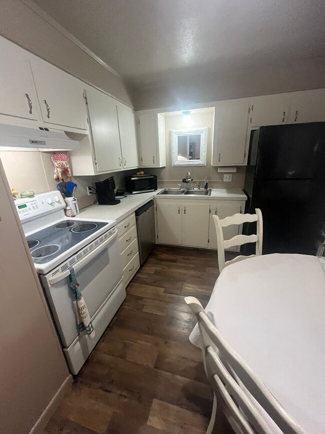 Photo - 2518 Campus Ct