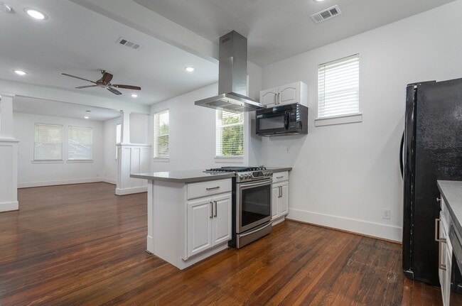 Photo - 2311 Lee St