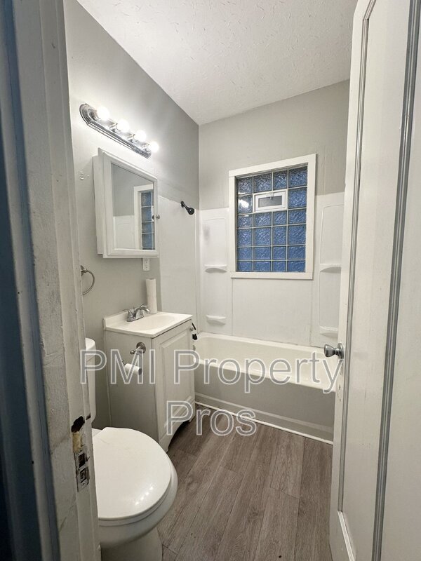 Photo - 2525 N 45th St