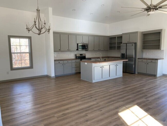 Photo - 250 Dave Brown Rd