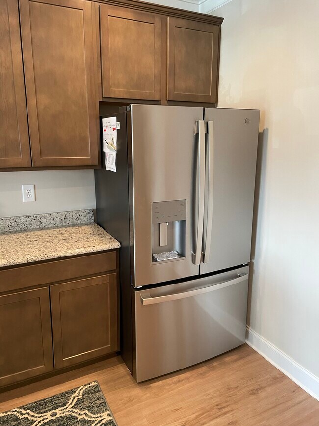 Photo - 328 Broadberry Ave