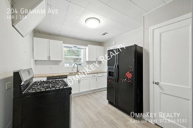 Photo - 204 Graham Ave