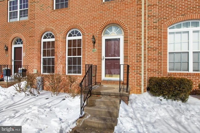 Photo - 618 Berwick Ct