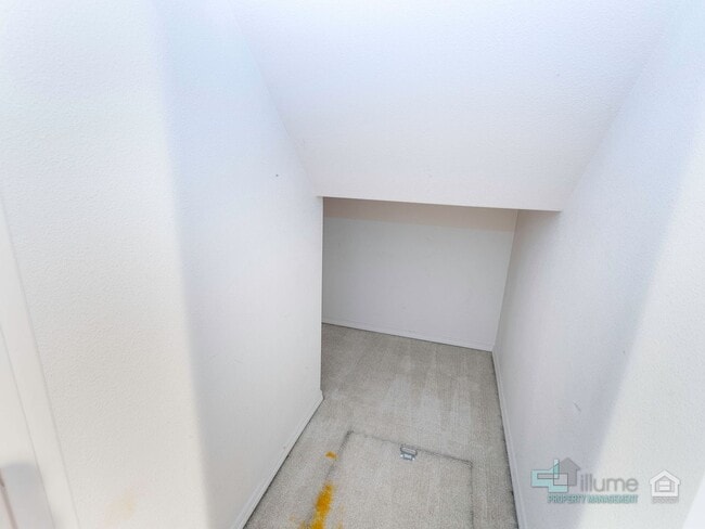 Photo - 2 Bedroom, 2.5 Bath Close to Nike and Intel!