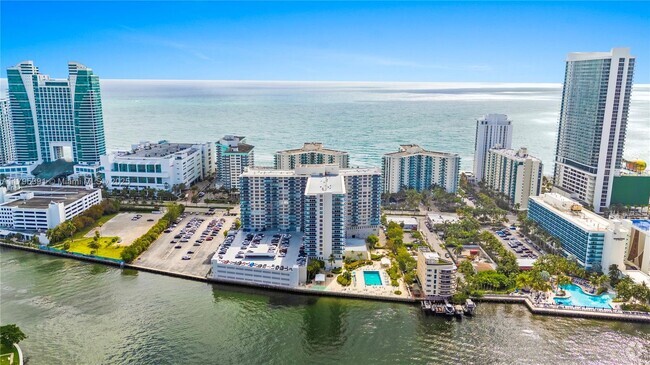 Building Photo - 3800 S Ocean Dr Unit 509 Rental