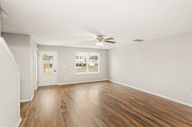 Photo - 733 Hollandale Rd