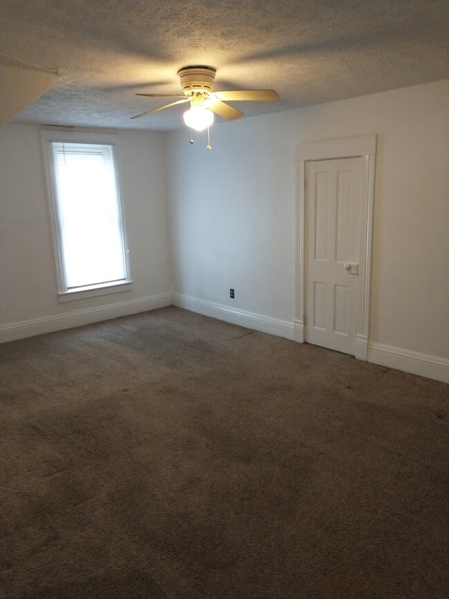 Bedroom - 437 Breck Ave Unit C