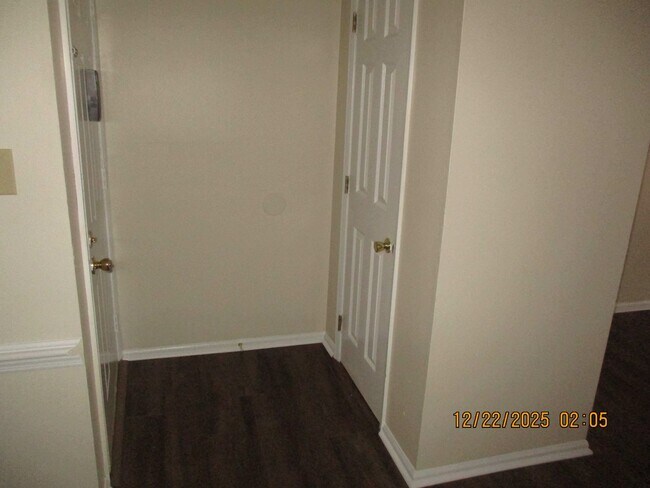 Photo - 2110 Lennox St