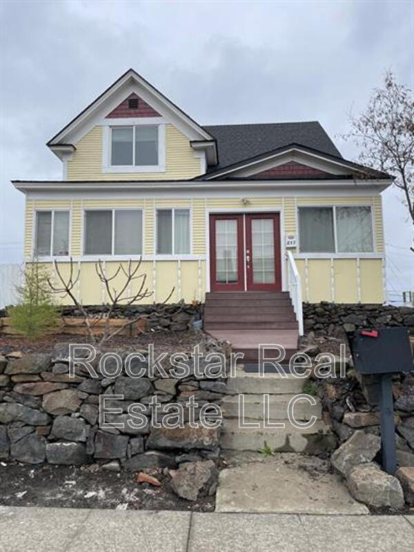 Building Photo - 217 E Pacific Ave Unit 3 Rental