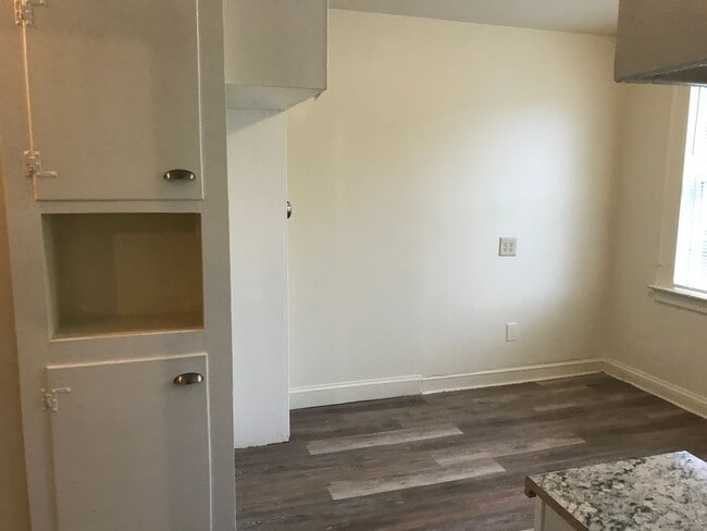 Photo - 452-454 Thompson Ave Unit 2nd Floor