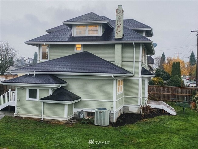 Photo - Spacious 5 Bedroom Home in Burlington - Av...