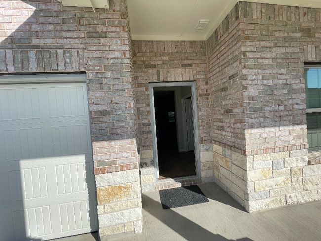 Photo - 1700 Robinson Dr