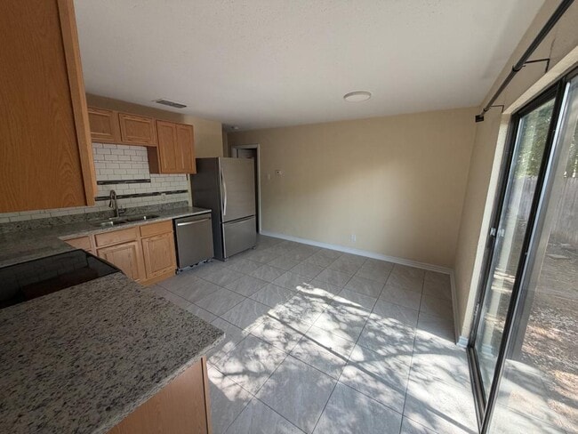 Photo - 4709 Blue Spruce Dr