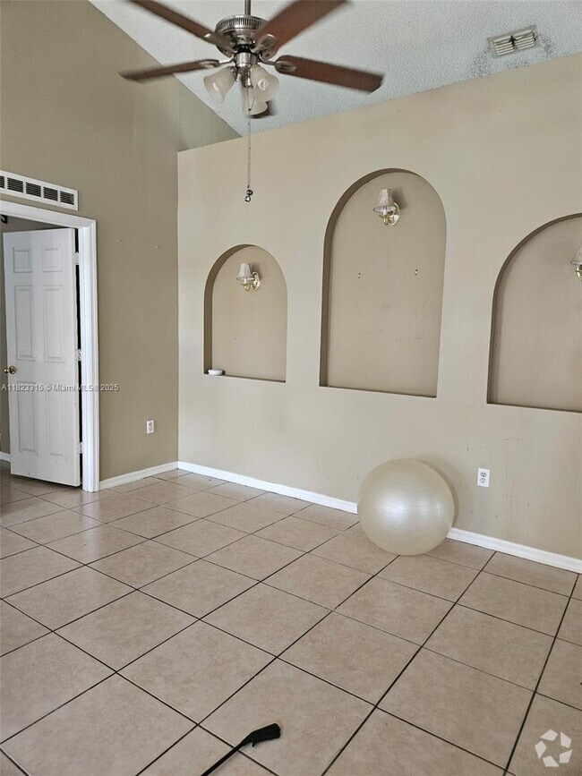 Building Photo - 8726 105th Ave Rental