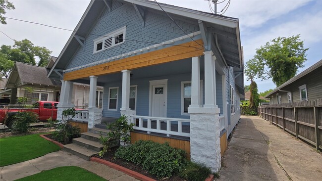 Photo - 2117 Marion St