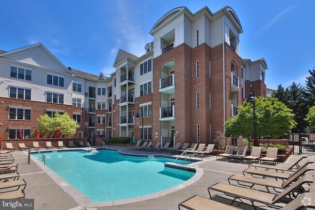 Building Photo - 300 W Elm St Unit 2233 Rental