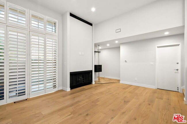 Building Photo - 4771 La Villa Marina