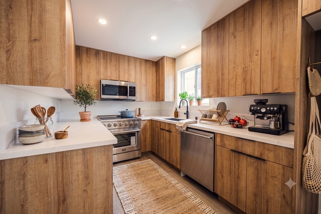 Photo - LUXURY in Prime Culver City Unit #5933 3/4