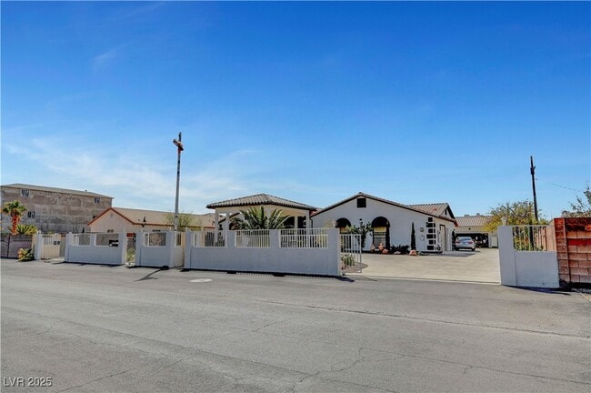 Photo - 8365 Haven St