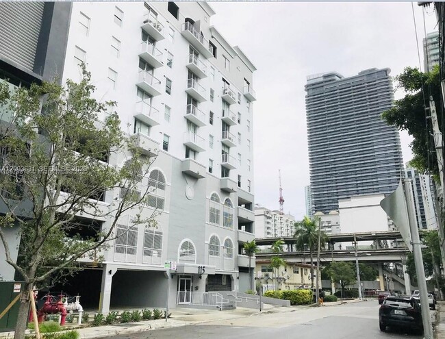 Building Photo - 115 SW 11th St Unit 509