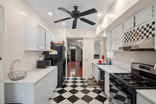 Photo - 1357 E St SE